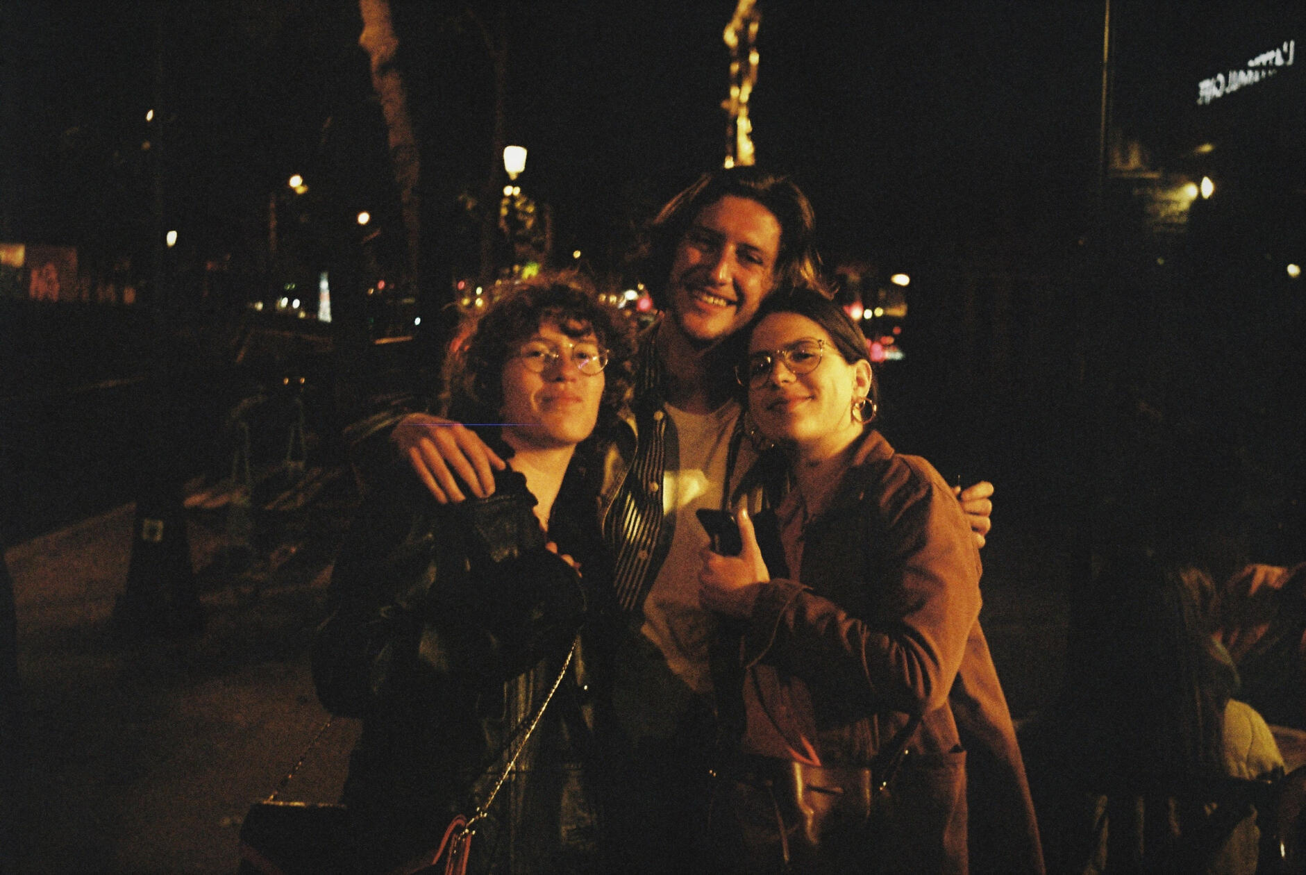 Louise, Florent &amp; Adèle, L&#39;Attirail